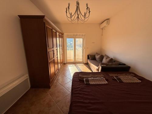 Simple Stay in Petrovac