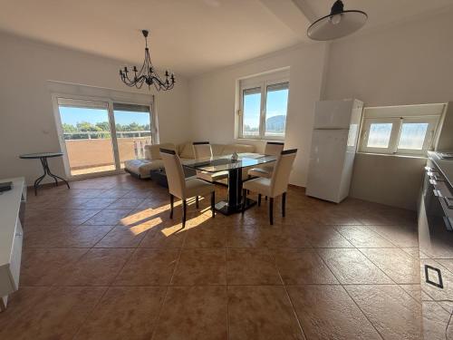 Simple Stay in Petrovac