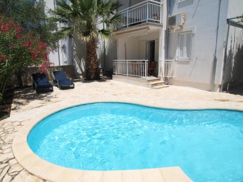 2 bedrooms, 4 beds