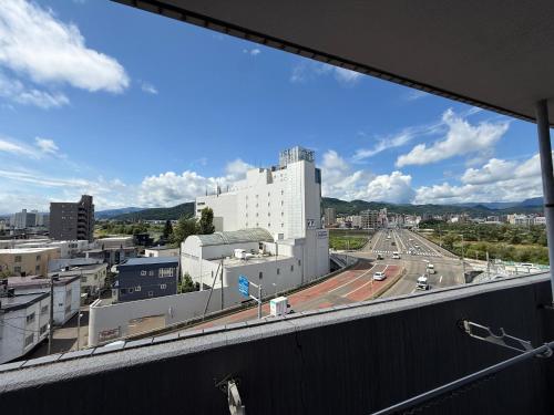 7-3美室 豊平川目の前 札幌中心から地下鉄2駅の眺望良好の部屋 in Hiragishi
