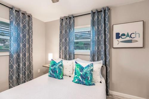 Venice BEACH SHOPS BBQ BIKES BEACH STUFF