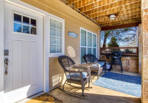Absolutely Gorgeous, Modern Comfy Retreat W Hot Tub, Game Room, & Fire Pit! in Sevierville, USA