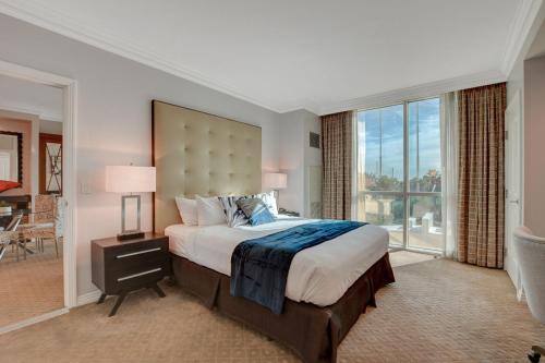 The Blue Hour Suite at MGM Signature Tower 3 with Balcony 5 MIN WALK FROM F1 GRANDSTAND, Лас-Вегас