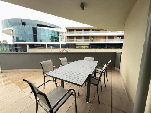 2 Min Walk Chorus Life, with 2 Bedrooms and 2 Bath, Bergamo (photo 9)