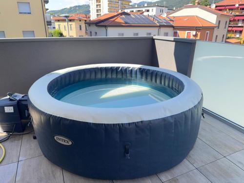 2 Min Walk Chorus Life, with 2 Bedrooms and 2 Bath, Bergamo (photo 5)
