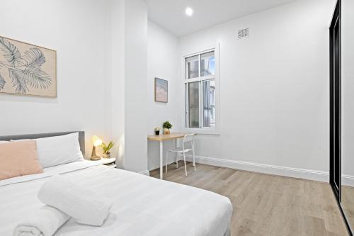 Cozy Double Room in Kensington - Walk to UNSW Easy CBD Access -External and Shared Kitchen or Bathro in Randwick