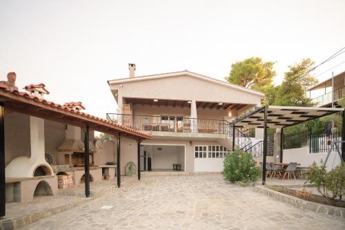 3 bedrooms, 5 beds