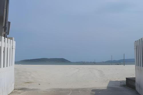 01 - Apto Pé na Areia - Sacada na Praia, Palhoça (foto 2)