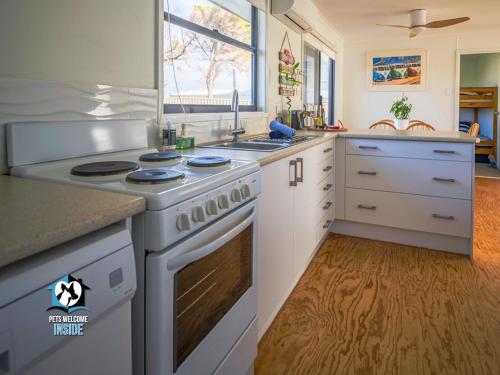 Shaka Seaside Retreat with Beach Access in 古爾瓦