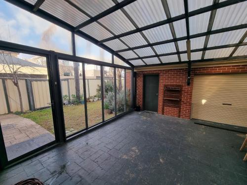 حديقة, Oberon home in Newport