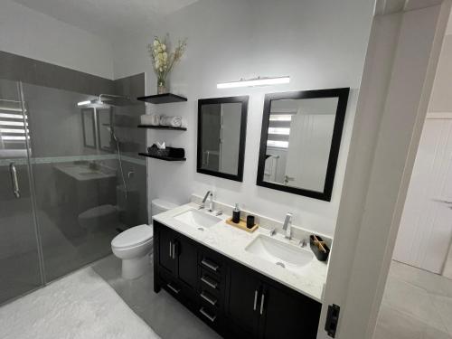 Ducha, Joy Estate Villa Portmore in Spanish Town