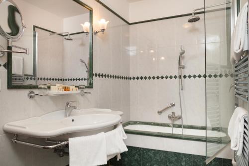 Hotel Executive - image 14