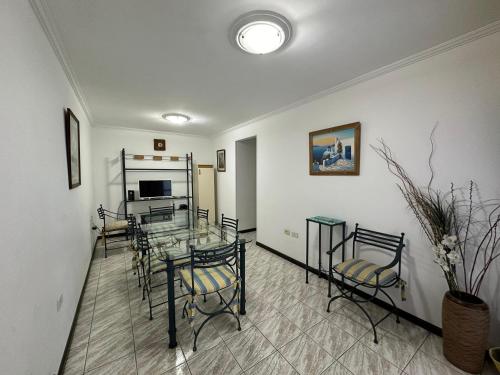 Departamento céntrico amplio con cochera incluida