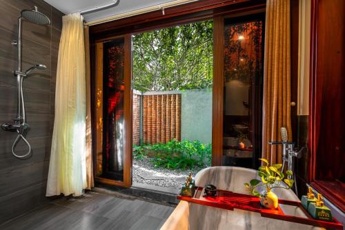 room detail thumbnail 2