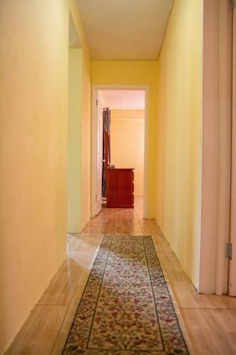 3 Bedroom Apt in Clare Valley Breezy Hilltop Stay Near Beach - AC and Wifi in Kingstown