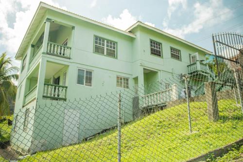Exterior view, 3 Bedroom Apt in Clare Valley Breezy Hilltop Stay Near Beach - AC and Wifi in Kingstown