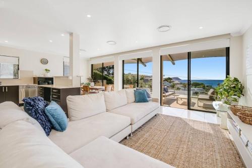 Amelie - Luxury Beach View Condo Minutes to Beach