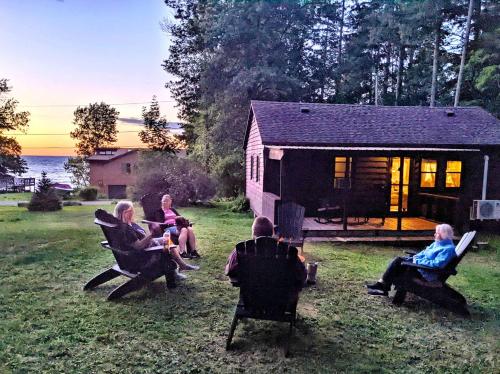 Cozy Cottage Lake Access Fire Pit