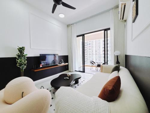 Shared lounge/TV area, Sea View Country Garden  in Danga Bay