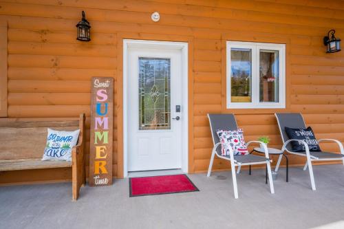 Rustic Luxury Saw N' Logzzz Cabin Getaway in Red Bay (ON)