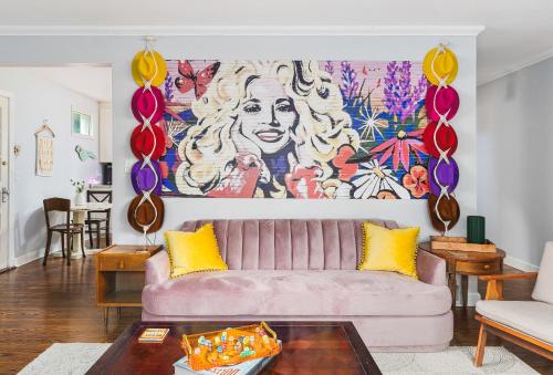 Nashville Gem Grill Mini Pickleball Sleeps 12