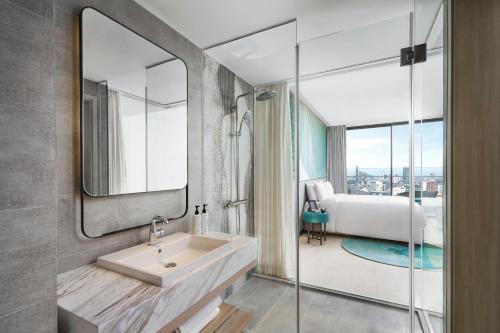 room detail thumbnail 2