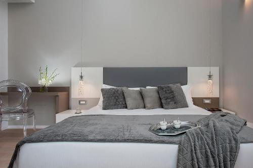 Colosseum Corner - image 3