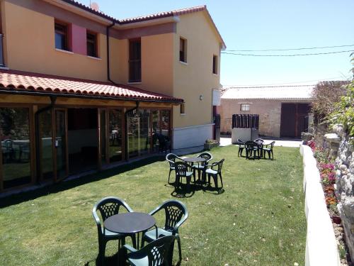 Kert, Hornillos Meeting Point (Pilgrim Hostel) in Palencia