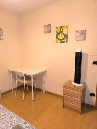 Amplia habitación en buena ubicación 4