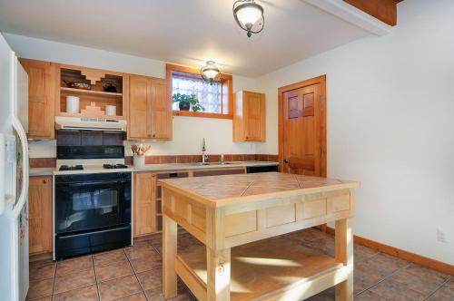 Hillside Home, 1 Mile From Salida, With Hot Tub in Salida, USA
