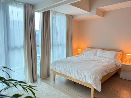 Uptown Suites, Манила