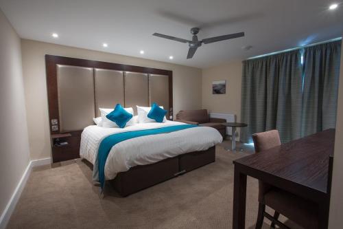 Burton Hotel - image 2