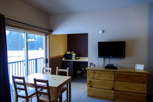 Leavenworth Camping Resort Lakeview Lodge 2 thumb 2