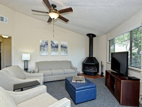 Blue Agave Bungalow - Community Poolhot Tub #14 in Lakeway, Vereinigte Staaten von Amerika