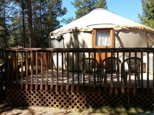 Bend-Sunriver Camping Resort 24 ft. Yurt 9