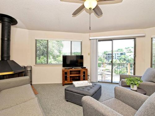 Lakefront Bungalow With Community Poolhot Tub #9 in Lakeway (TX)