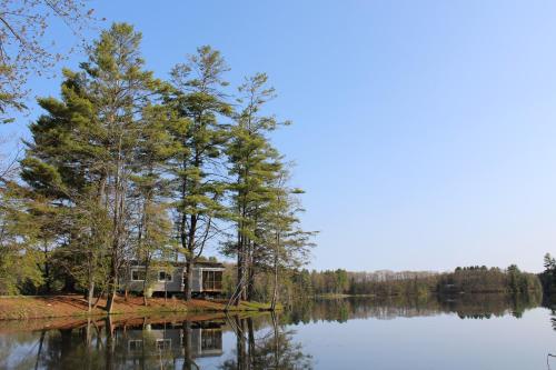 Alpine Lake Lakefront Park Model 4 in South Corinth, USA