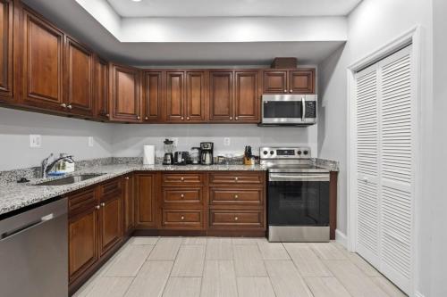 Luxury 3BR & Parking in Central DC - Steps to Metro - image 3