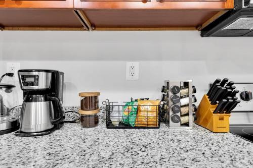 Luxury 3BR & Parking in Central DC - Steps to Metro - image 4