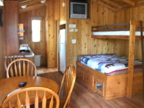 Bend-Sunriver Camping Resort Studio Cabin 6