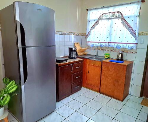 Casa del Pacífico en Puntarenas Centro con parqueo (Casa del Pacifico en Puntarenas Centro con parqueo) in Puntarenas Városközpont