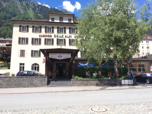 Entrance, Hotel Des Alpes - Restaurant & Pizzeria in Airolo