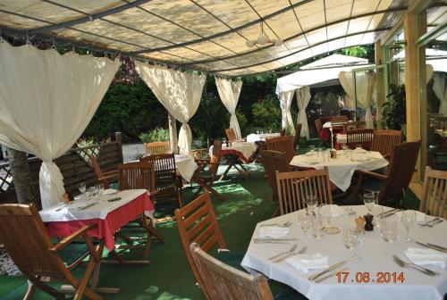 Balkons/terase, Hotel Auberge de La Nauze in Monplaisant