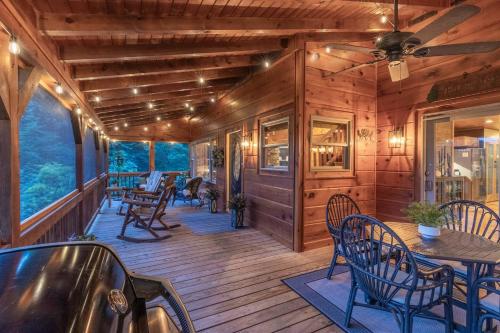 Holiday Sale-cabin In Sylva Wcuwififireplace! in Sylva, USA