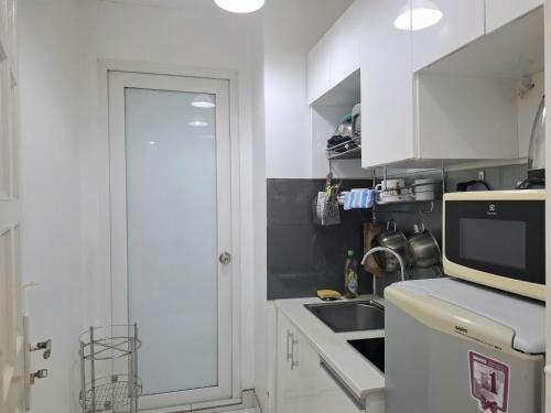 kuchnia, Saigon Apartments 2 in Dzielnica 8.