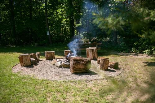 Cedarwood Lodge in Saugatuck, USA