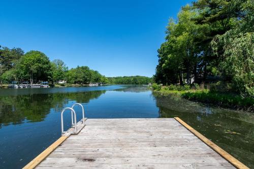 Cedarwood Lodge Community Pool! - image 10