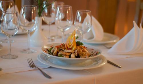 Comida y bebida, Hotel - Restaurant Gonduzo in Odorheiu Secuiesc