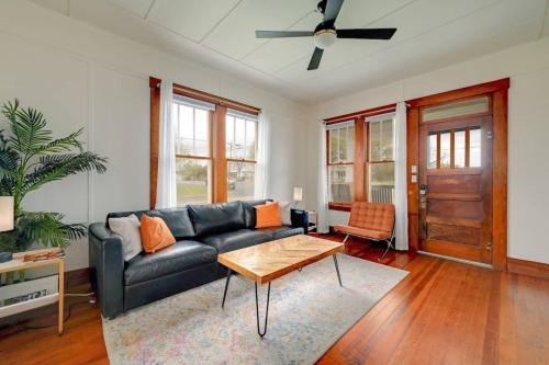 Bungalow W Hot Tub And Fp in Fredericksburg, USA