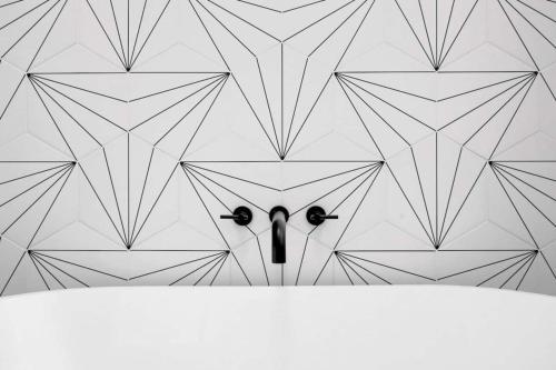 Bungalow W Hot Tub And Fp image